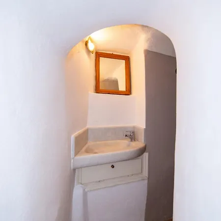 Santorini Emporio Cave Apartment