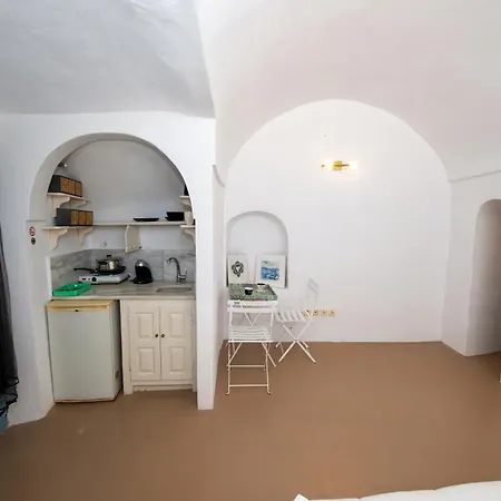 Santorini Emporio Cave Apartment